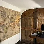 La Cour Carree Hotel Perrier