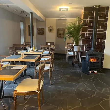 Hotel La Cour Carrée