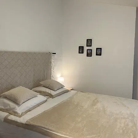 Otel La Cour Carree Perrier