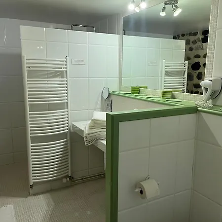 La Cour Carree 3* Perrier