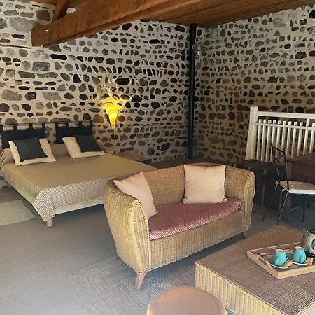 La Cour Carrée Hotel Perrier