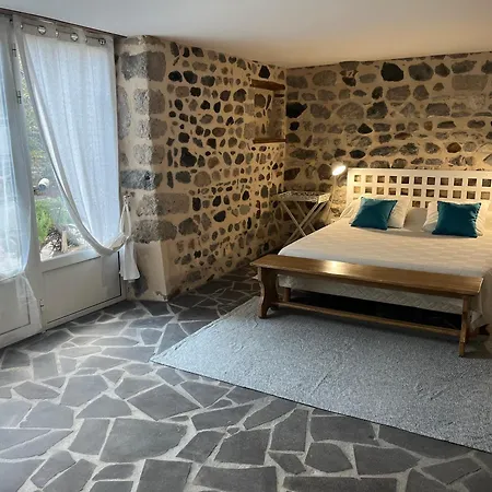 Otel La Cour Carree
