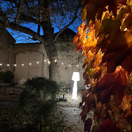 La Cour Carrée 3* Perrier